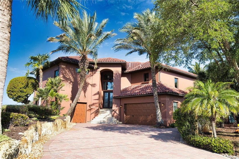 **Welcome to 420 Palmetto Crescent - A Luxurious Waterfront - Beach Home for sale in Nokomis, Florida on Beachhouse.com