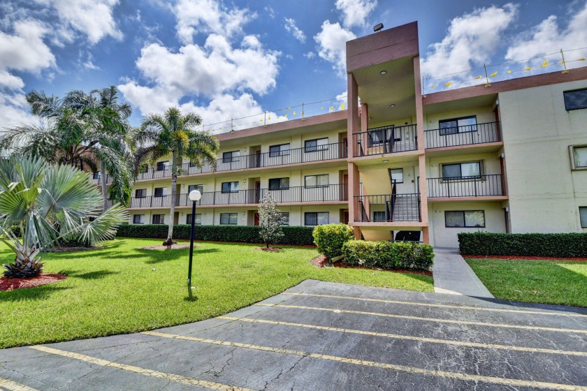 Price just reduced on this totally updated 2/2 lakefront condo - Beach Condo for sale in Delray Beach, Florida on Beachhouse.com