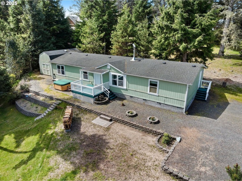 Minutes from the beach, Sunset Lake, and the Astoria Golf Course - Beach Home for sale in Warrenton, Oregon on Beachhouse.com