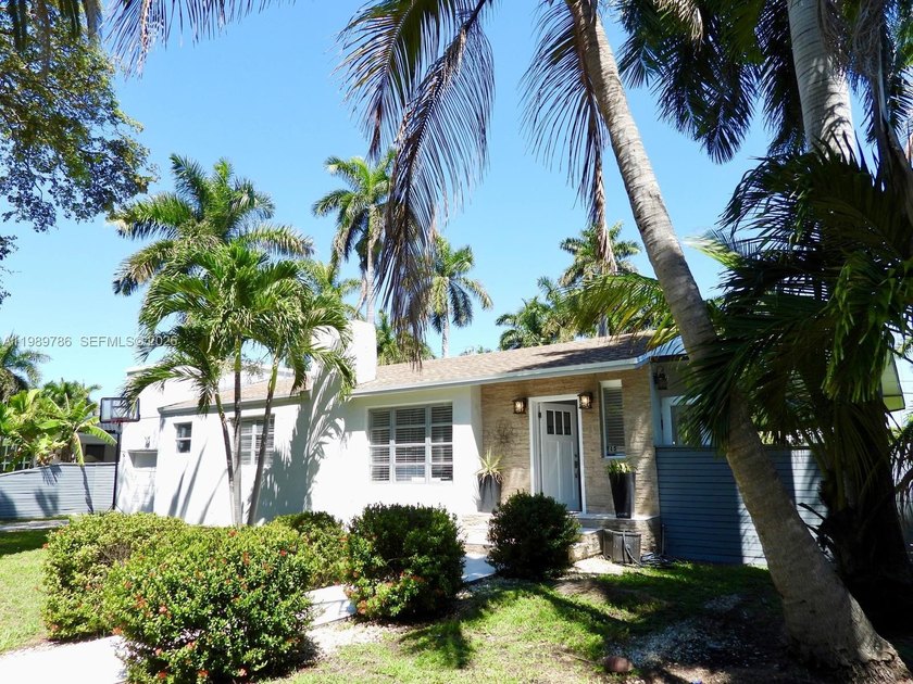 Welcome to 715 Hollywood Blvd - a beautifully renovated - Beach Home for sale in Hollywood, Florida on Beachhouse.com