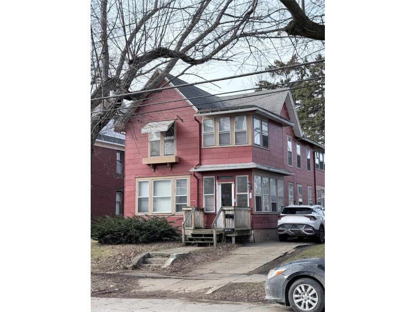 As is. Great for investors. 3 bedrooms, 2 captive rooms. 1 1/2 - Beach Home for sale in Erie, Pennsylvania on Beachhouse.com