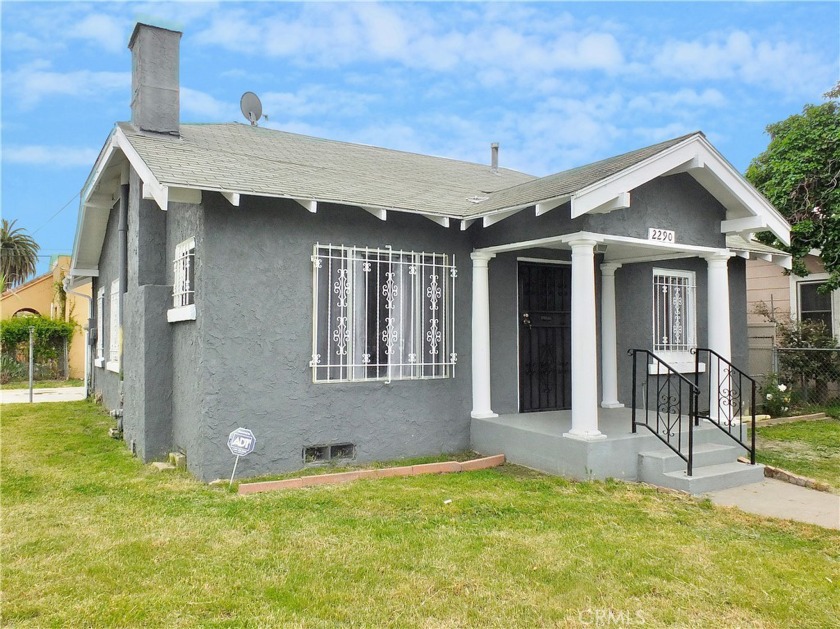 A charming 2 bedroom 2 bathroom California Bungalow style home - Beach Home for sale in Long Beach, California on Beachhouse.com