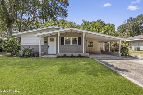 Back on market due to buyers financing-Welcome to this - Beach Home for sale in Pascagoula, Mississippi on Beachhouse.com