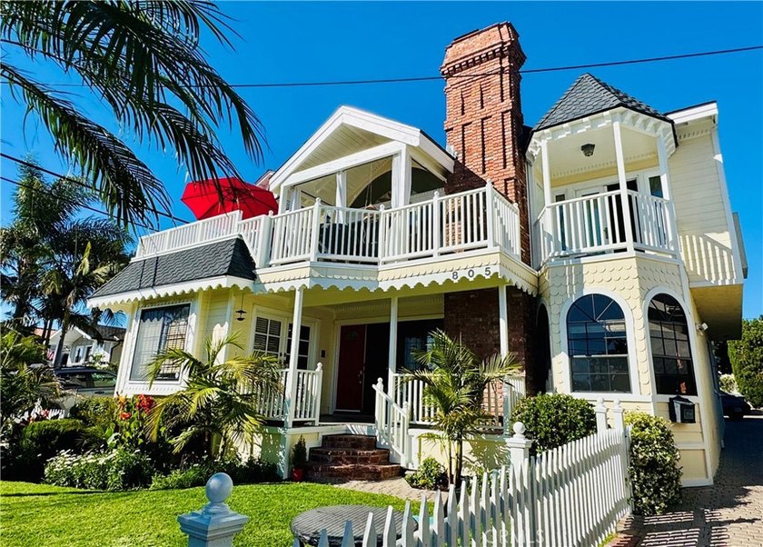 San Clemente's Rare Hawaiian Victorian Style Coastal Home -- - Beach Home for sale in San Clemente, California on Beachhouse.com