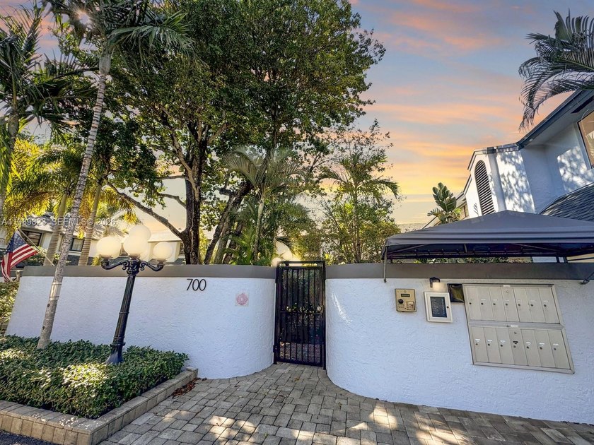 A Magical setting welcomes you when you enter the courtyard that - Beach Townhome/Townhouse for sale in Fort Lauderdale, Florida on Beachhouse.com