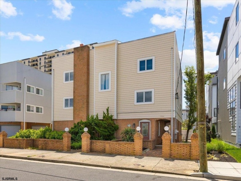 SOUTHSIDE TOWNHOME LESS THAN A BLOCK TO THE BEAUTIFUL MARGATE - Beach Home for sale in Margate, New Jersey on Beachhouse.com