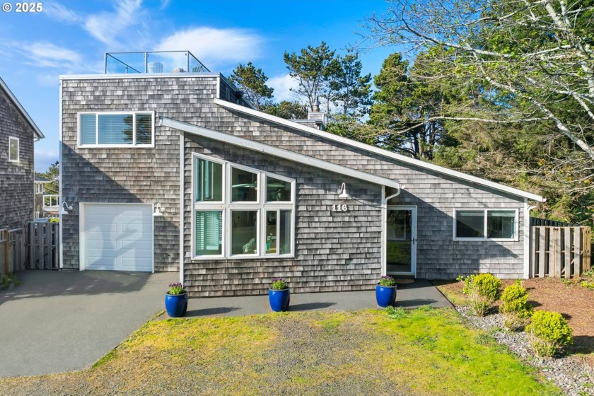 This is it--the beach retreat you've been waiting for.  With - Beach Home for sale in Tolovana Park, Oregon on Beachhouse.com