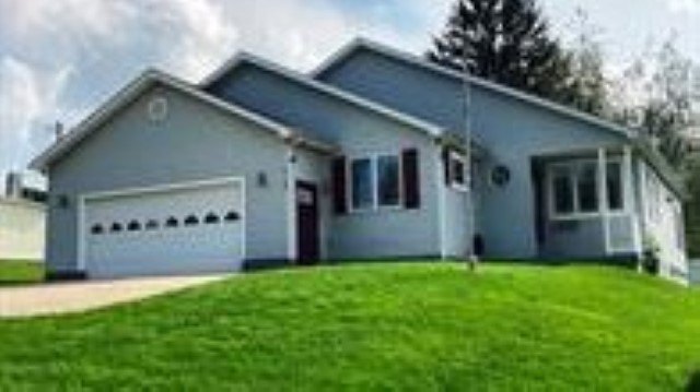 Excuse the clutter as owners are moving. Welcome to this - Beach Home for sale in Erie, Pennsylvania on Beachhouse.com