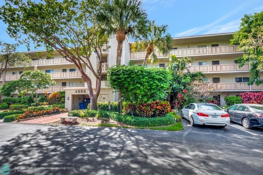 Priced to Sell! This charming 2 bedroom, 2 bathroom corner apt - Beach Condo for sale in Delray Beach, Florida on Beachhouse.com