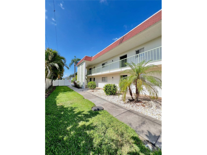 This is the one! Gorgeous 2-bedroom, 2-bath fully updated - Beach Condo for sale in Sarasota, Florida on Beachhouse.com