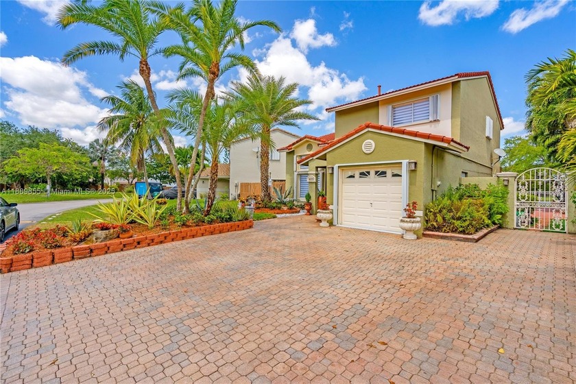 Beautiful Lakeview Pool 3 bedrooms 2 1/2 baths Single Family - Beach Home for sale in Miami, Florida on Beachhouse.com