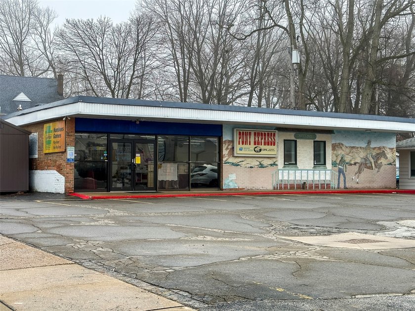 Former Pony Express Mail, Pack and Ship store available For Sale - Beach Commercial for sale in Erie, Pennsylvania on Beachhouse.com