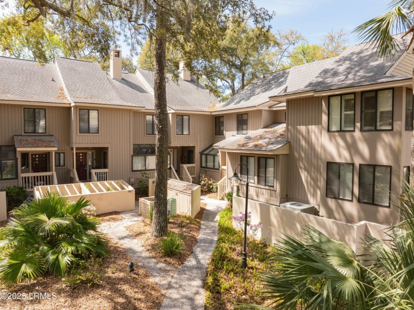 This charming two bedroom, two bath villa offers the perfect - Beach Condo for sale in Hilton Head Island, South Carolina on Beachhouse.com