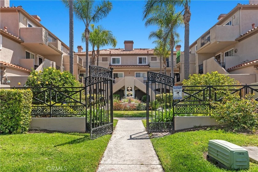 EXPERIENCE the best of the Southern California coastal lifestyle - Beach Condo for sale in Huntington Beach, California on Beachhouse.com