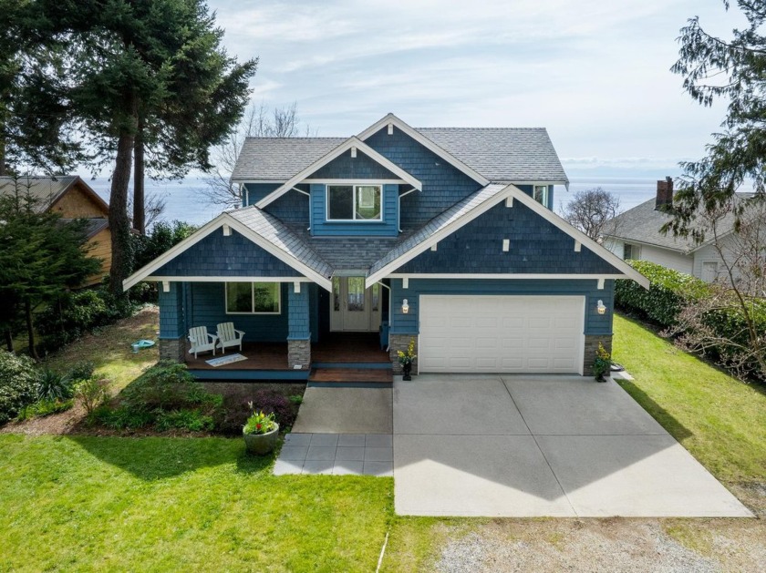 The one you have been waiting for! Custom built quality home on - Beach Home for sale in Sechelt,  on Beachhouse.com