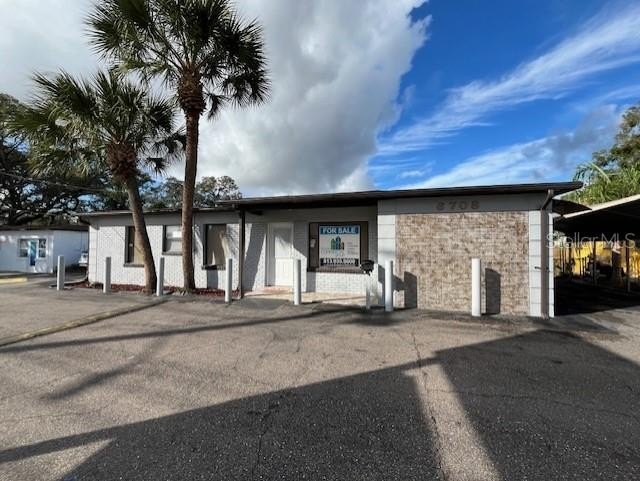 Florida Commercial Group is pleased to present a free-standing 1 - Beach Commercial for sale in Tampa, Florida on Beachhouse.com