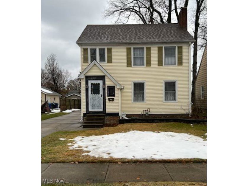 Family home since it was built. Hardwood floors, large living - Beach Home for sale in Painesville, Ohio on Beachhouse.com