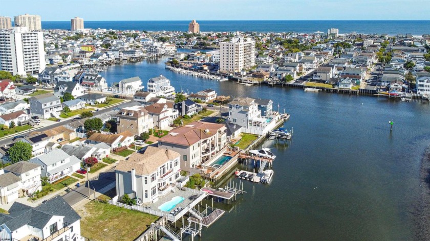 With over 3500 square feet this Bayfront two story unparalleled - Beach Home for sale in Ventnor Heights, New Jersey on Beachhouse.com