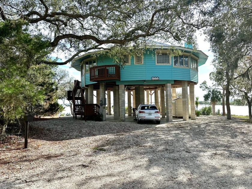 Surround yourself with the spectacular view of Florida's Gulf of - Beach Home for sale in Cedar Key, Florida on Beachhouse.com