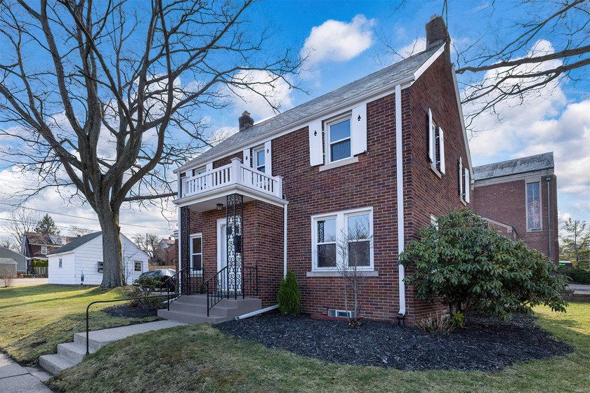 This home doesn't just look amazing - it's pristine, beautifully - Beach Home for sale in Erie, Pennsylvania on Beachhouse.com