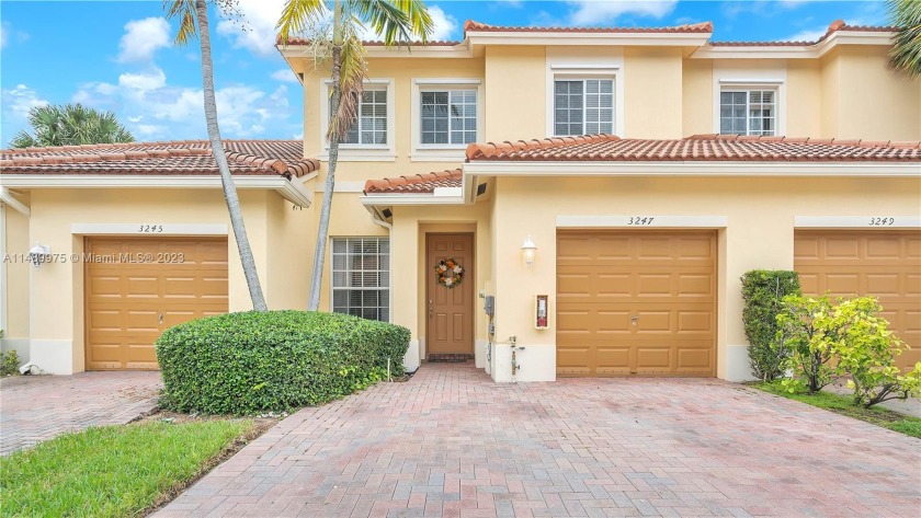 Step into this luxurious townhouse, nestled in the secure gated - Beach Townhome/Townhouse for sale in Oakland Park, Florida on Beachhouse.com