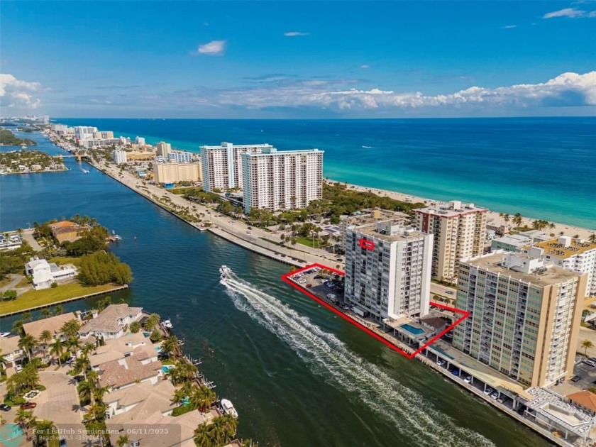 Spacious One bedroom with a bonus room, Remodeled. New AC, New - Beach Condo for sale in Hollywood, Florida on Beachhouse.com
