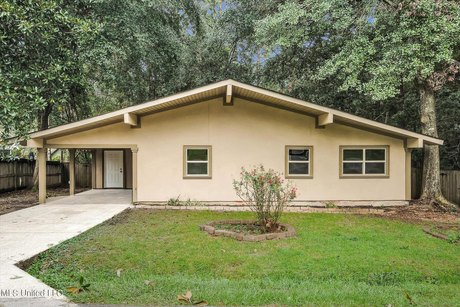 This charming three-bedroom, two-bathroom home is a true gem - Beach Home for sale in Diamondhead, Mississippi on Beachhouse.com