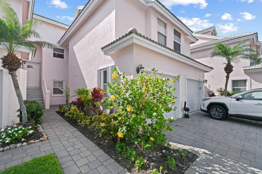 Step into this beautifully maintained multi-level 2-bedroom, 2 - Beach Townhome/Townhouse for sale in Jupiter, Florida on Beachhouse.com