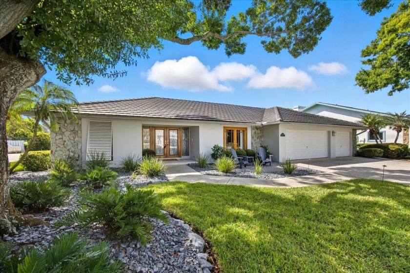 Golf Course Lifestyle in Feather Sound!

This beautifully - Beach Home for sale in Clearwater, Florida on Beachhouse.com