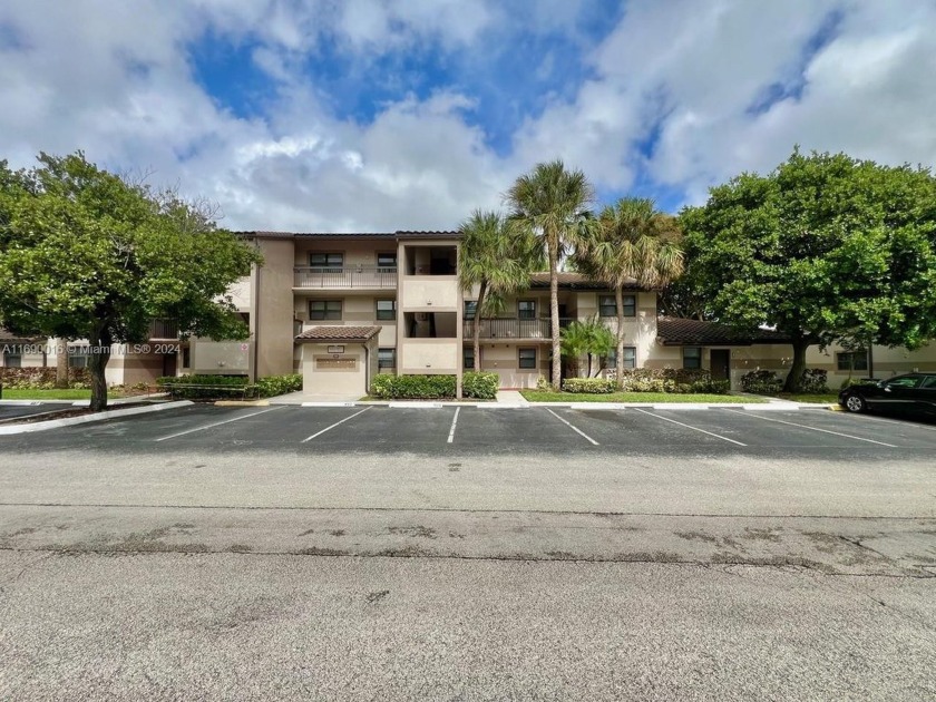 Welcome to your inviting 2-bed/2-bath, 1st FLOOR Condo on the - Beach Condo for sale in Sunrise, Florida on Beachhouse.com