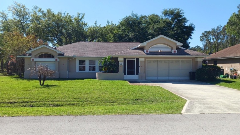 Welcome to a beautiful 3 bed 2 bath home in the desired Pine - Beach Home for sale in Palm Coast, Florida on Beachhouse.com