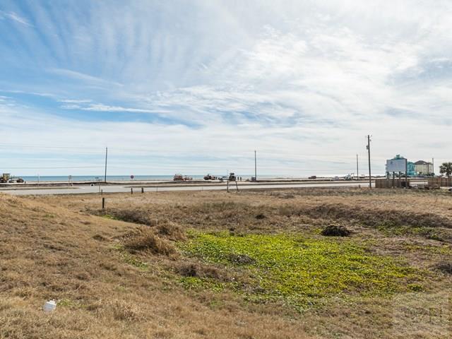 This 7.59 acreage has approximately 425.88 sqft of commercial - Beach Commercial for sale in Galveston, Texas on Beachhouse.com