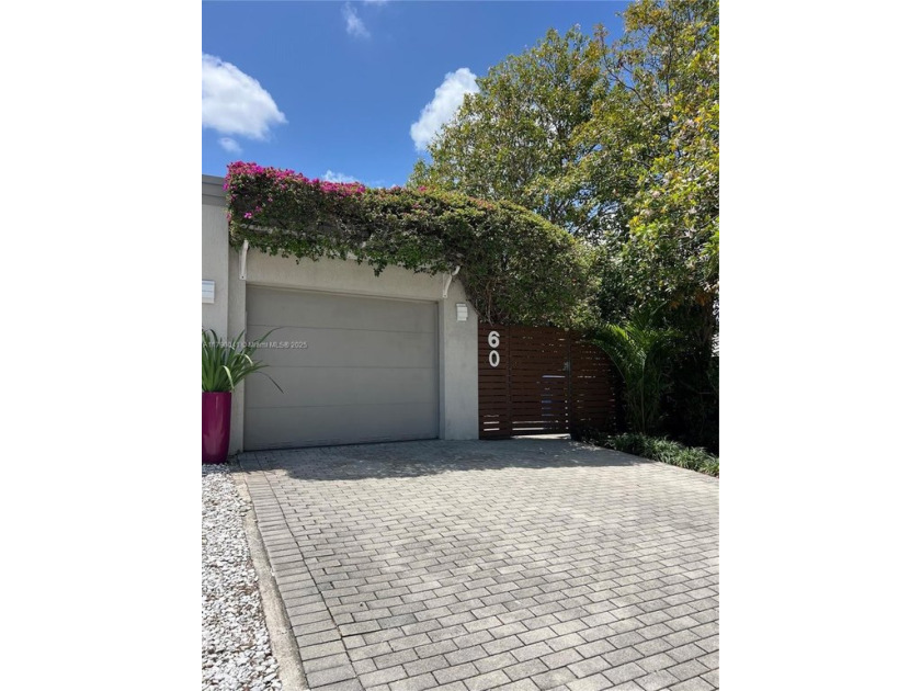 MODERN SINGLE-STORY DUPLEX - NO HOA, NO RESTRICTIONS, NO HASSLE! - Beach Home for sale in Wilton Manors, Florida on Beachhouse.com