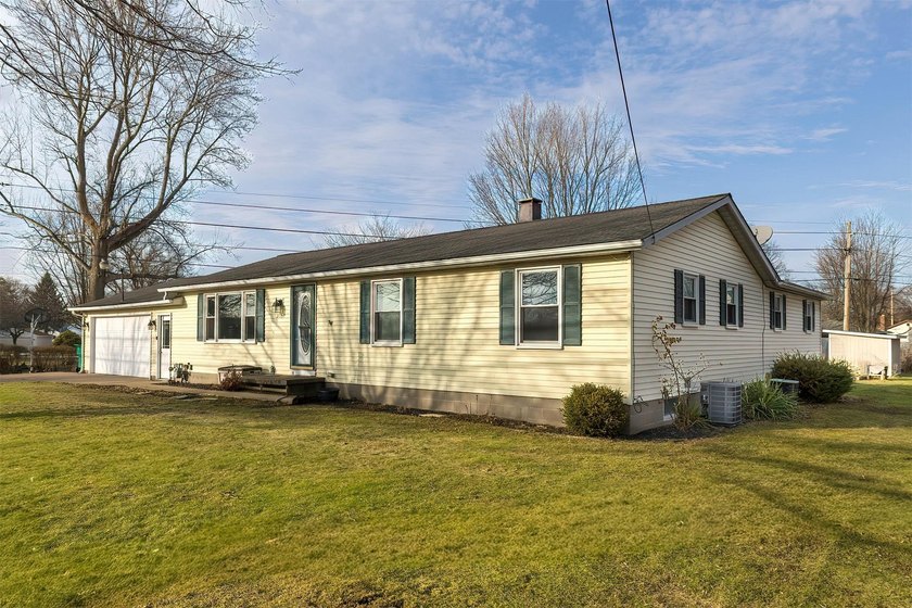 Beautifully updated ranch offering the perfect blend of comfort - Beach Home for sale in Lake City, Pennsylvania on Beachhouse.com