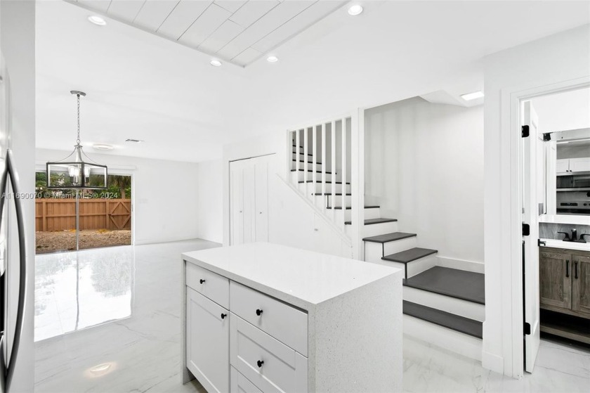 Completely remodeled with modern finishes. Spacious 2 Bedroom, 1 - Beach Townhome/Townhouse for sale in Dania, Florida on Beachhouse.com