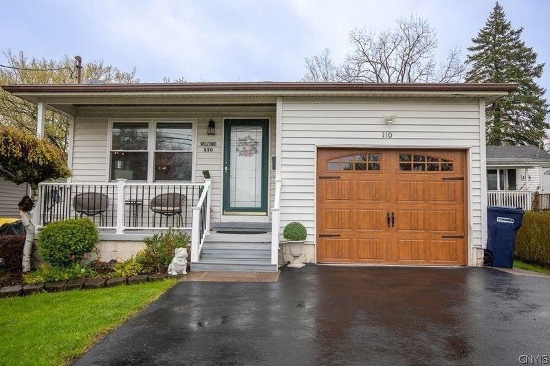 Luster on Leicestershire! Come and view this beautifully - Beach Home for sale in Irondequoit, New York on Beachhouse.com