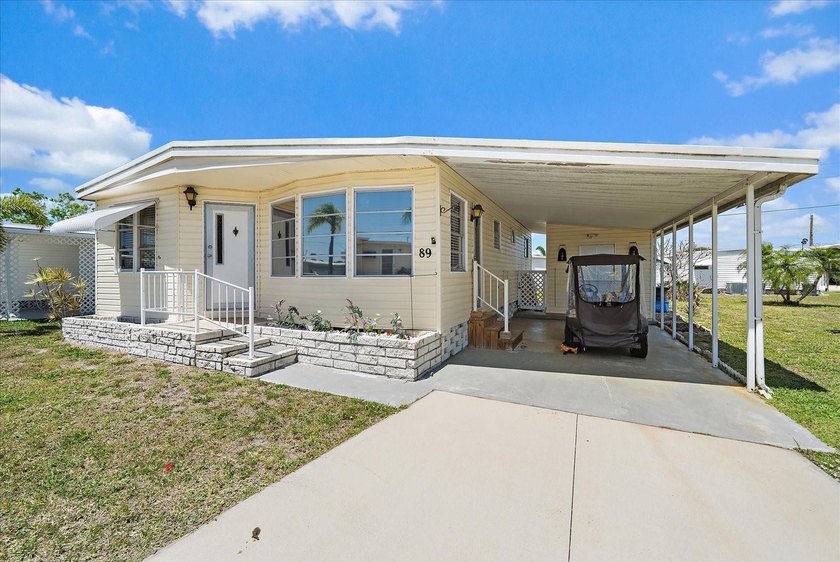 Fantastic opportunity to own a 1972 double-wide mobile home - Beach Home for sale in Palmetto, Florida on Beachhouse.com