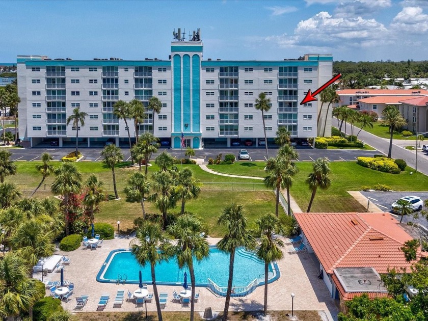 Enjoy the gorgeous panoramic views from this waterfront condo in - Beach Condo for sale in Largo, Florida on Beachhouse.com