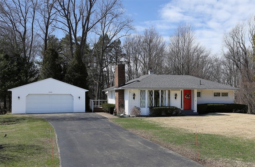 **LIVE AUCTION**Well-maintained home in a desirable Millcreek - Beach Home for sale in Erie, Pennsylvania on Beachhouse.com
