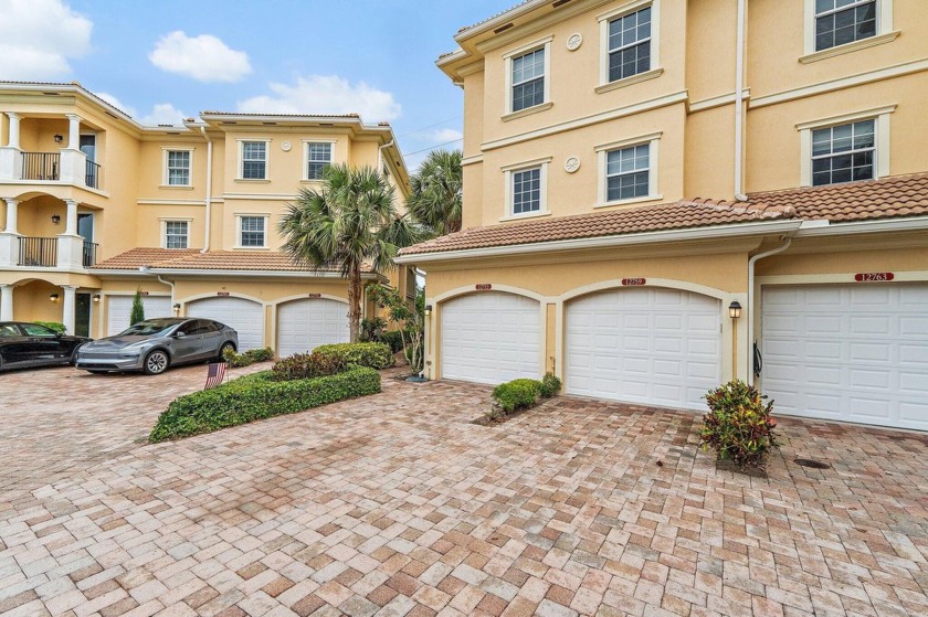 Rarely available 3 bedroom condo plus a den & 3 full bathrooms - Beach Condo for sale in Hobe Sound, Florida on Beachhouse.com