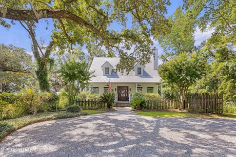 Stunning Custom-Built Home on the Biloxi River!As you step - Beach Home for sale in Biloxi, Mississippi on Beachhouse.com