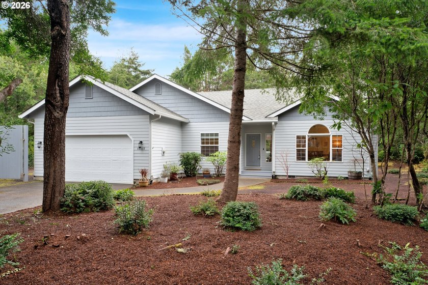 Lovely and move-in ready home located in the coveted Heceta - Beach Home for sale in Florence, Oregon on Beachhouse.com