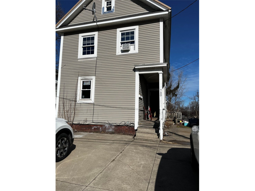 GREAT 2 UNIT INVESTMENT PROPERTY. BOTH UNITS HAVE 3 BEDROOMS - Beach Home for sale in Erie, Pennsylvania on Beachhouse.com