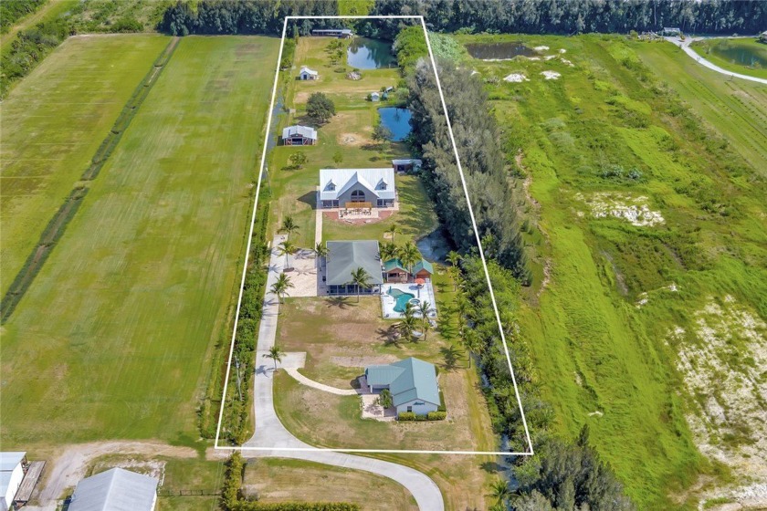 5-acre multi-gen estate in Vero Beach! 4/3 main home (3,526 sf) - Beach Home for sale in Vero Beach, Florida on Beachhouse.com