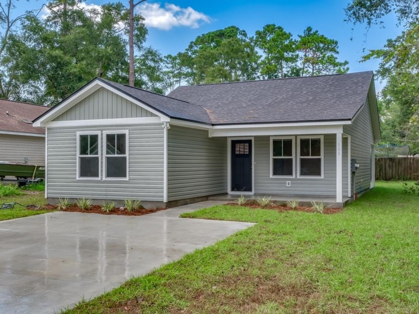 MOVE IN READY! Stunning new construction on a quiet paved street - Beach Home for sale in Crawfordville, Florida on Beachhouse.com