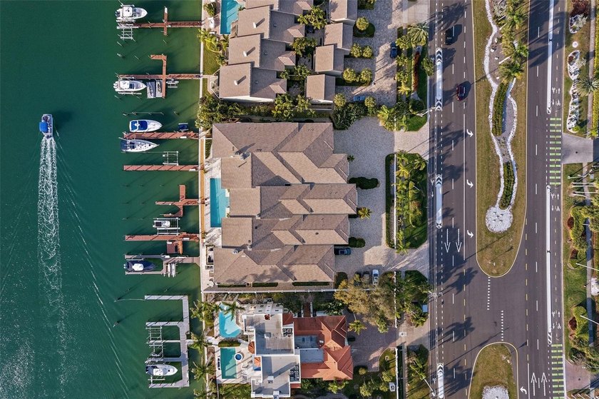 Stunning Townhome had NO damage from the hurricanes. Unique - Beach Townhome/Townhouse for sale in St. Petersburg, Florida on Beachhouse.com