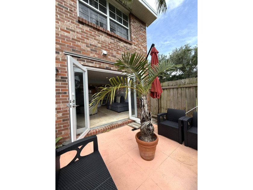 Charming dollhouse just minutes from the beach, fully remodeled - Beach Townhome/Townhouse for sale in Tequesta, Florida on Beachhouse.com