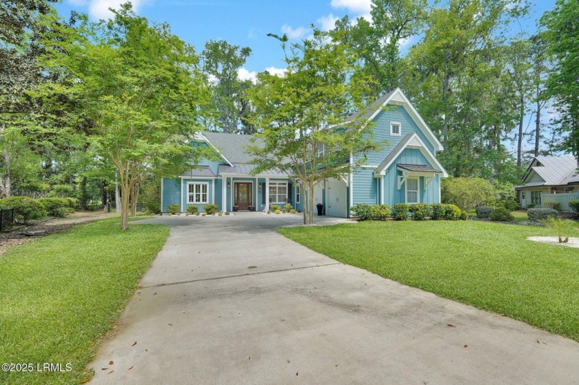 Welcome to 21 Greenwood Court--a stunning custom home in the - Beach Home for sale in Bluffton, South Carolina on Beachhouse.com