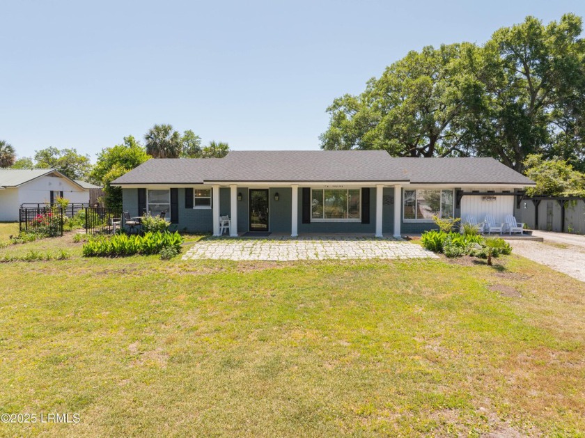 Totally renovated, tidal creek home with a private dock - Beach Home for sale in Beaufort, South Carolina on Beachhouse.com