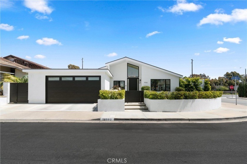 DON'T MISS THE VIDEO TOUR! Welcome to 19582 Summer Breeze Lane! - Beach Home for sale in Huntington Beach, California on Beachhouse.com
